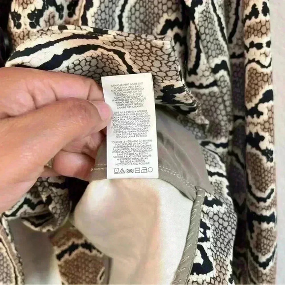 CAbi Women's Double Breasted Snake Print Business Casual Blazer Size 8‎ - Picture 14 of 16